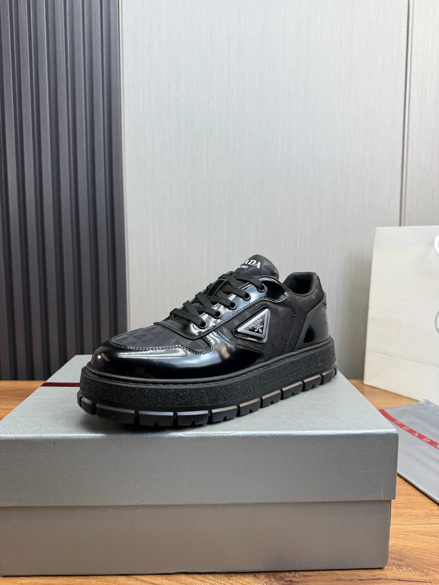 Men's shoes 💰580💰 [PRADA] Autumn and winter hot men's shoes shipped 👏Official website synchronized ⬆️Original fly-woven cowhide fabric + cowhide lining, 1⃣️:1⃣️reproduction, original sole, 38-45 (45. Customized, non-refundable)